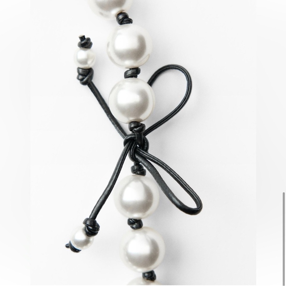 ZARA STUNNING 2-PACK PEARL NECKLACES W/FAUX LEATHER KNOT AND PEARL APPLIQUÉS🔥🔥🔥 - Picture 3 of 8